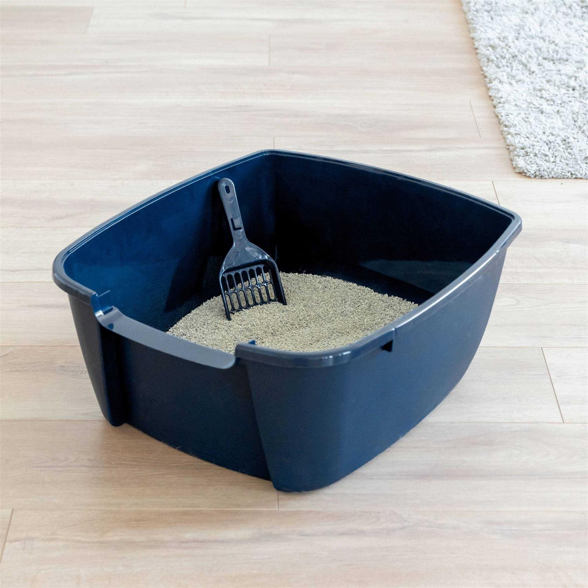 Litter Box with Scoop F8219