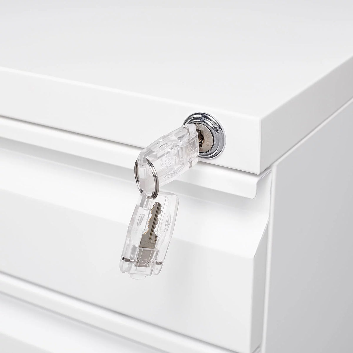 3 Drawer White Mobile File Cabinet with Lock U591
