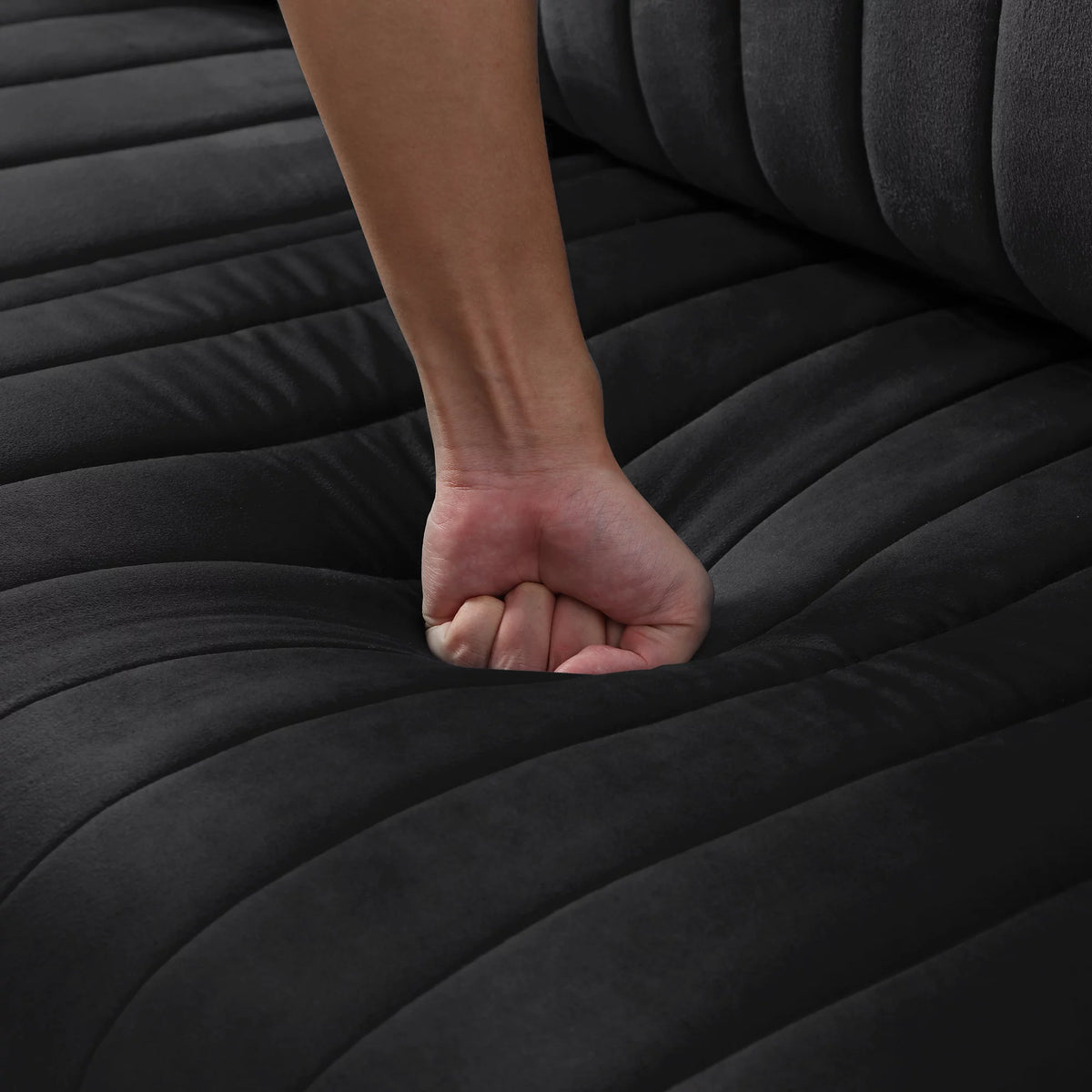 Black Velvet Loveseat I72389