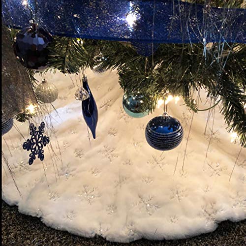 48 Inch White Faux Fur Christmas Tree Skirt with Sequin Snowflakes Q687