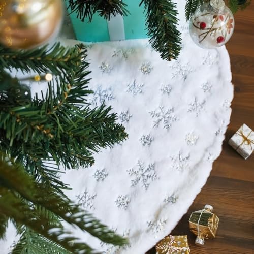 48 Inch White Faux Fur Christmas Tree Skirt with Sequin Snowflakes Q687